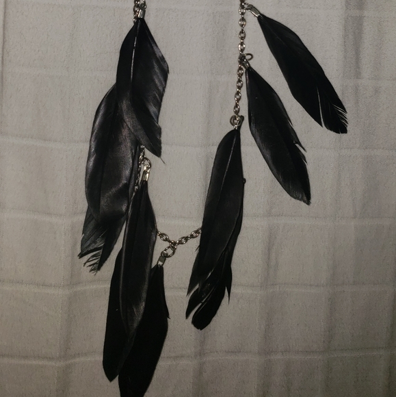 New C'est Chic Feathered Statement Necklace - Picture 6 of 7